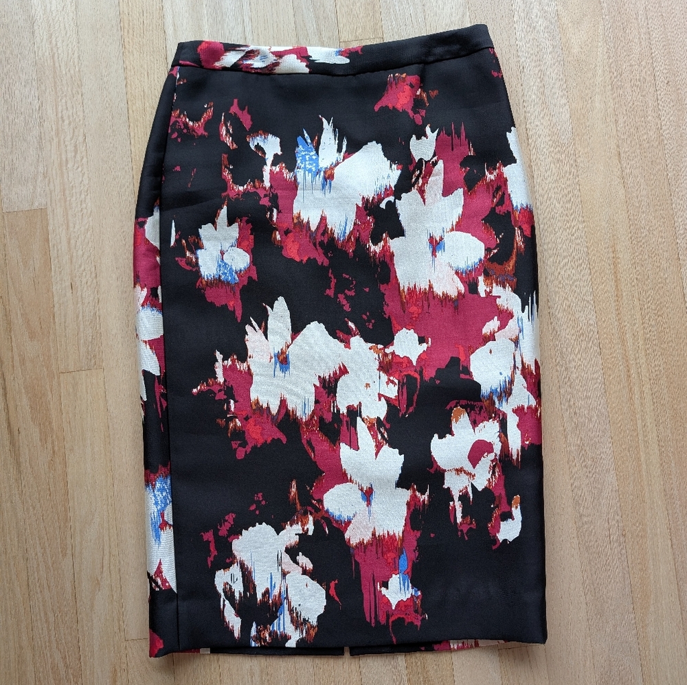 Floral Silk And Wool Black and Red Pencil Skirt From Classiques Entier (Size 4)